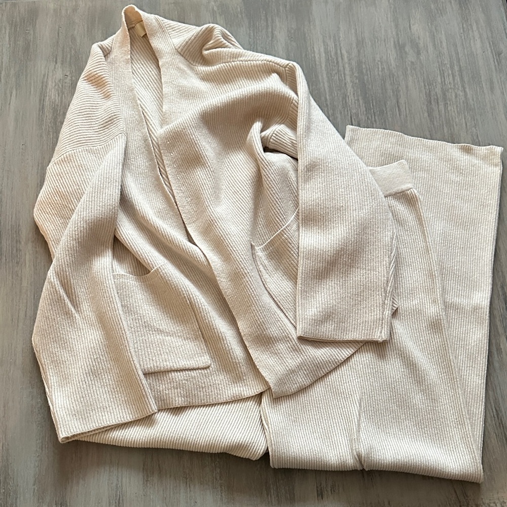 Pinch Cream Cardigan S/M & Ribbed Lounge Pants M